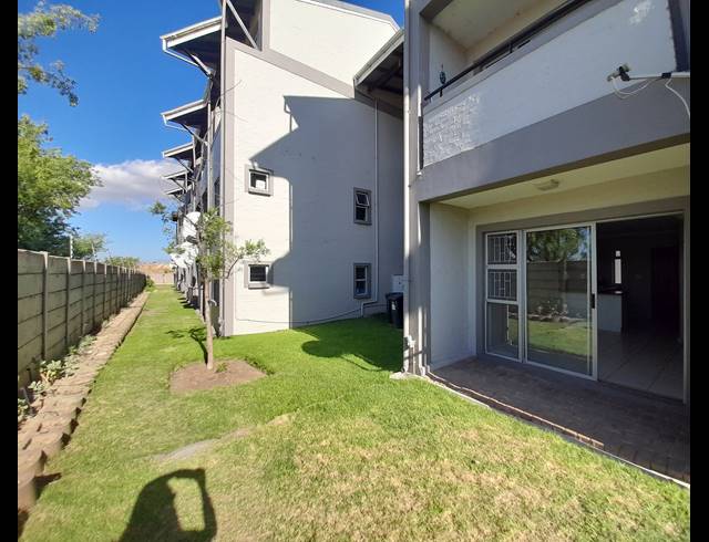 2 BEDROOM APARTMENT FOR SALE IN UITZICHT